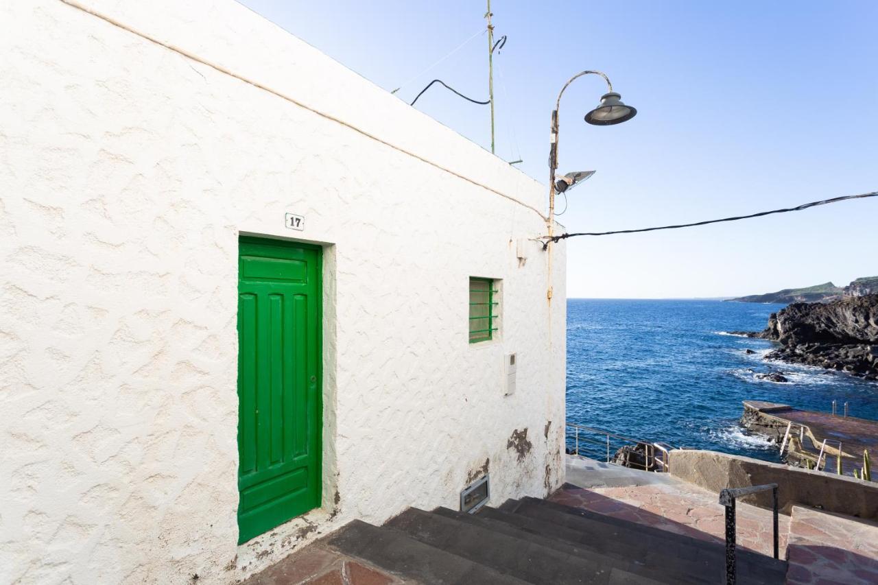 Home2Book Charming Sea Front House Эль-Эскобональ Экстерьер фото